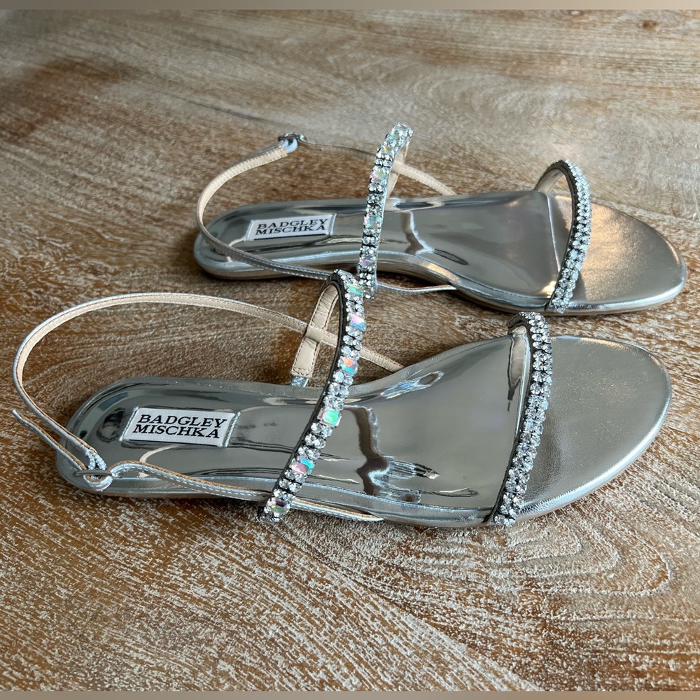NEW Badgley Mischka Zandra Embellished Flat Sandal in Metallic.Size 9